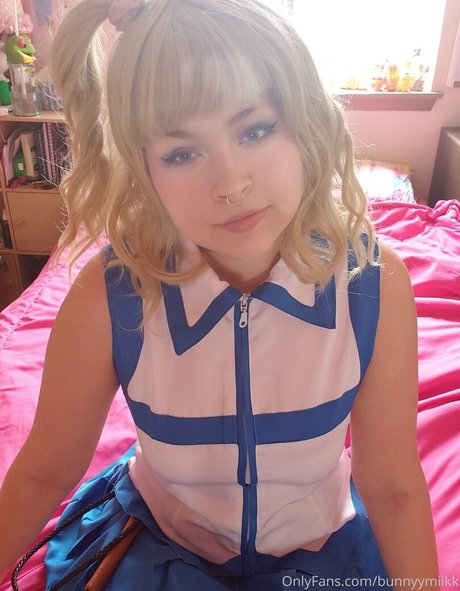 bunnyymilkk sexy star image