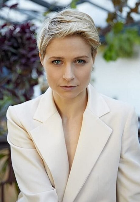 Niamh Algar model nude picture