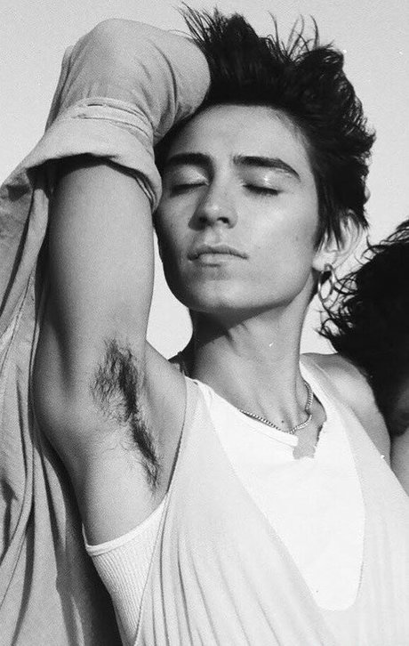 Izzi Rojas nude model img