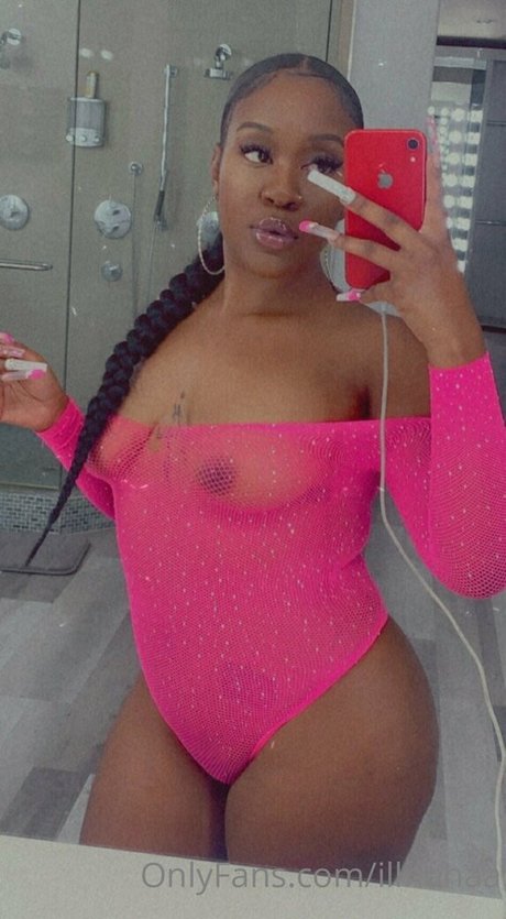 illnanaa model erotic photos