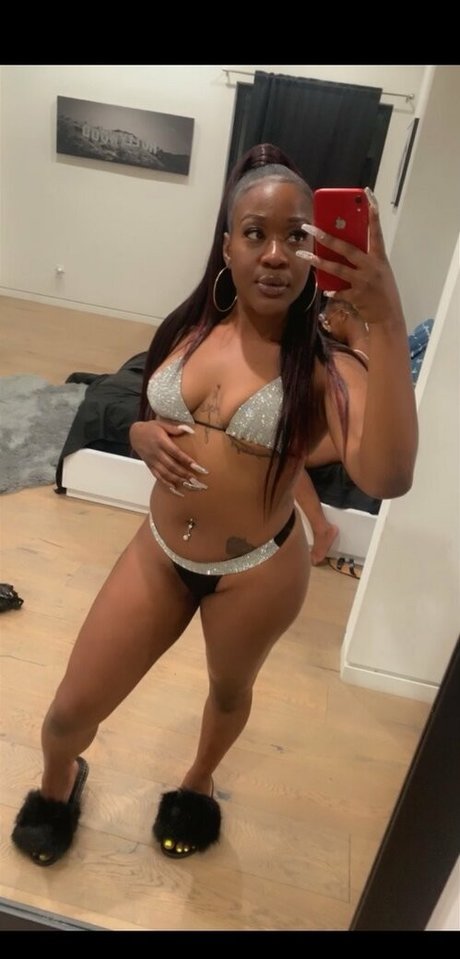 illnanaa exclusive model photos