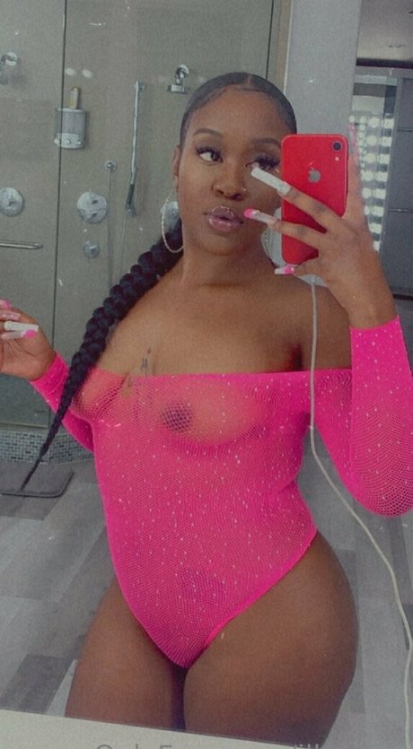 illnanaa beautiful model photo