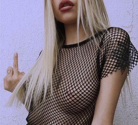 Vicky Balena model xxx picture