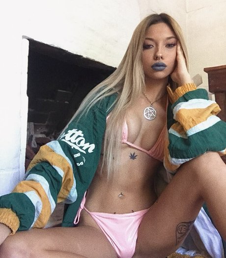 Vicky Balena pornstar nice img