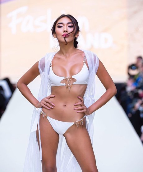 Asya Sun exclusive pornstar pic