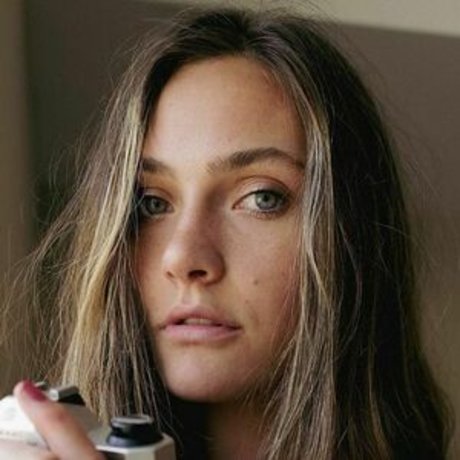 Emily Hall high quality model pic