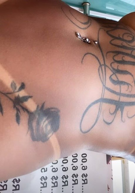 Amanda061__OU sexy pornstar photo