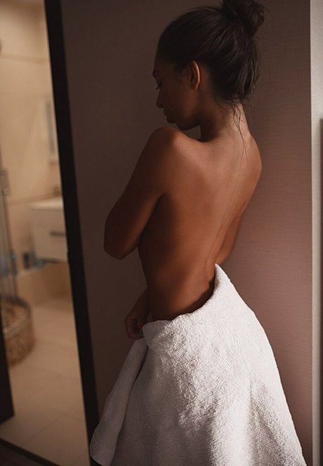 Dasha Lashes nudes model pics