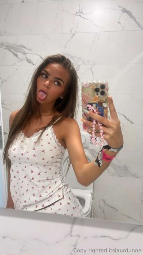 itslaurdunne perfect actress photo