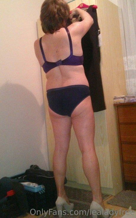 lealadyfree model pretty photos