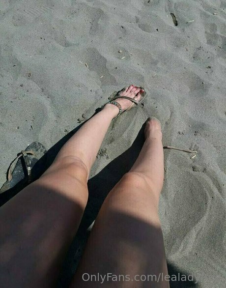 lealadyfree pornstar naked pic