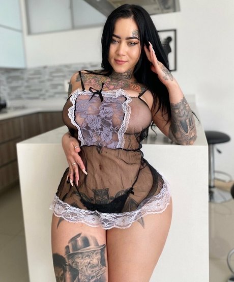 black hair onlyfans erotic pic