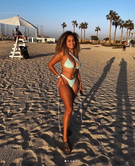 Amber Gill high quality star archive