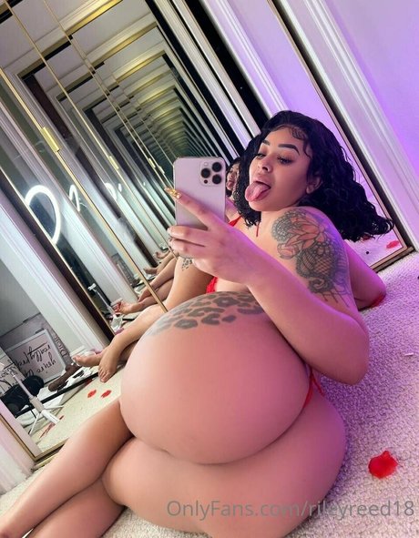 rileyreed18 erotic star pics