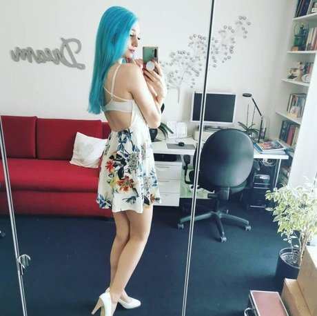 BloodyNyuu sex actress pics