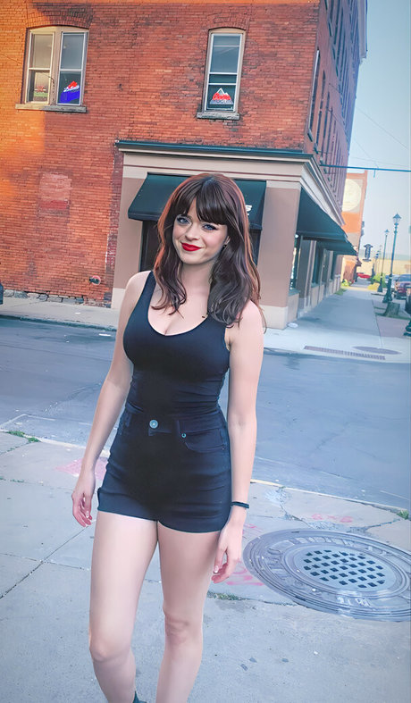 Sally LoMonaco star perfect picture