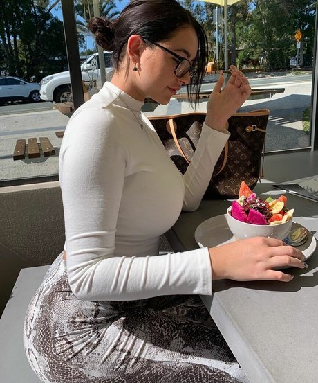 Anna Paul erotic actress pics