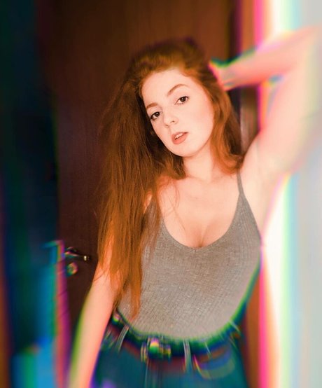 Mai Purper model pretty pic