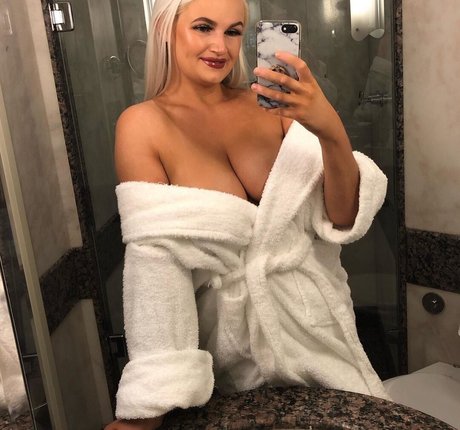 Zandra May pretty pornstar photo