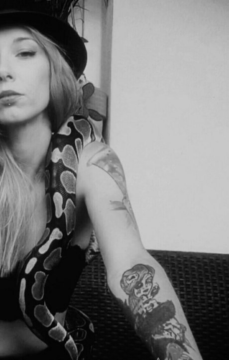 artnvenom star nude pics