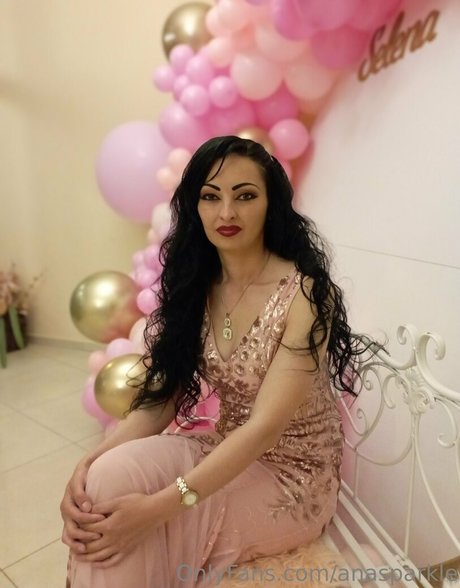 anasparkle model high quality images