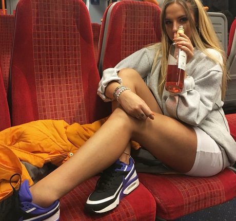 Hana Alexiss star gallery