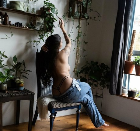 Angela Amethyst Profile pic