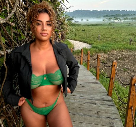 yinamenez model pretty archive