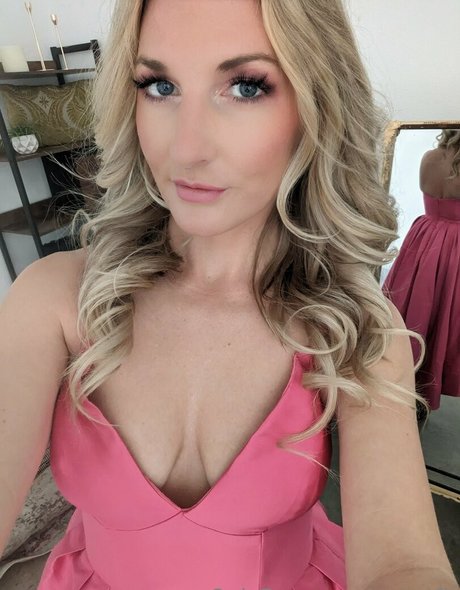 megnfit art actress photos