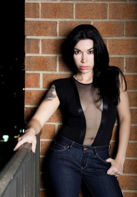 Nayoche hot actress pics