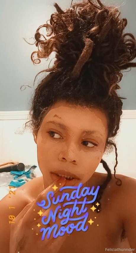 feliciathunnder naked pornstar picture