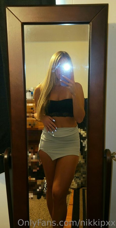 Nikkipxx nude model galleries