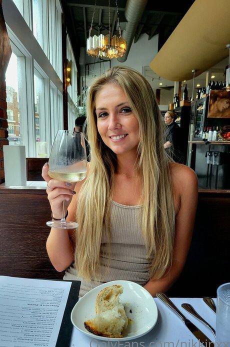 Nikkipxx model porn gallery