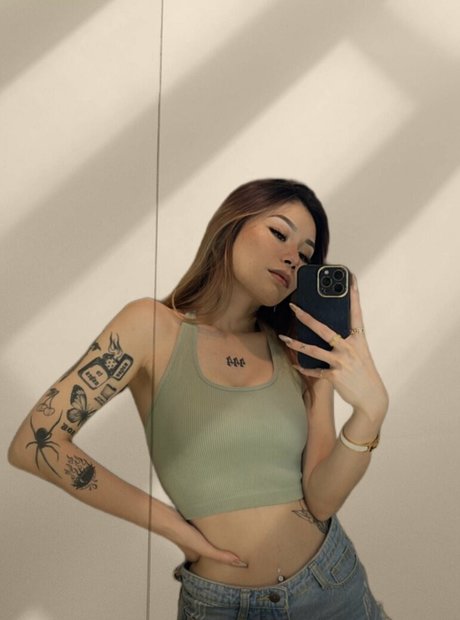 ashleyschaffino model exclusive image