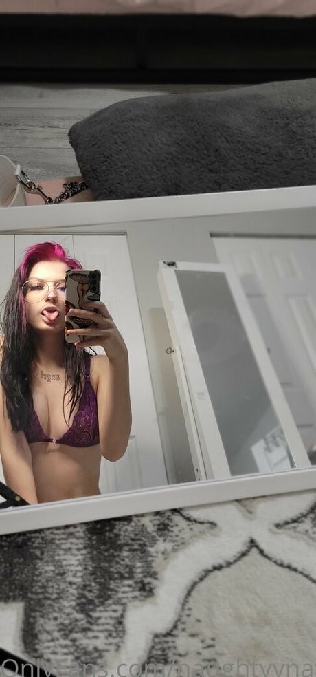 naughtyynavii sexy model photo