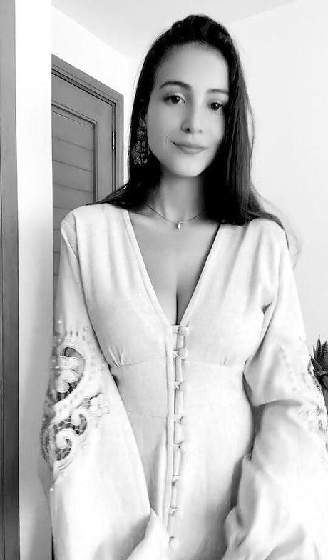 Daniela Derly star hd photos