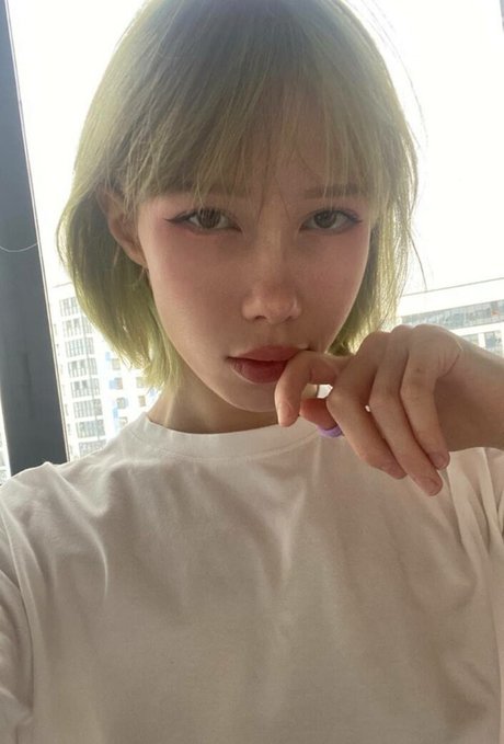 Littlething 88 sexy actress img