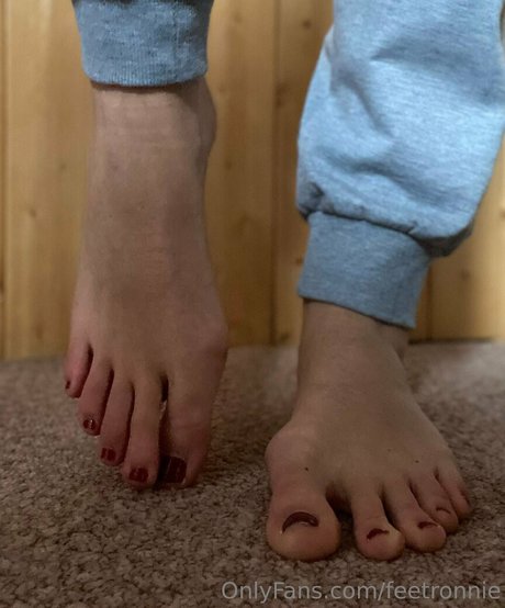 feetronnie nudes star images