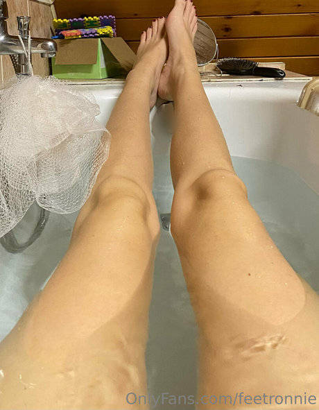 feetronnie sexy star galleries