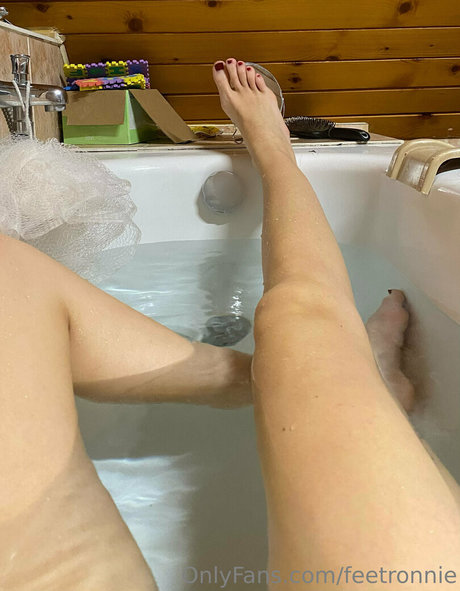 feetronnie star nudes galleries