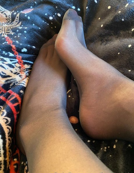 feetronnie hot model pictures