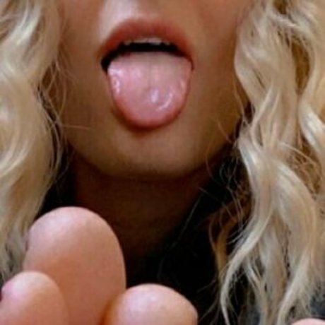 feetronnie pornographic model photos