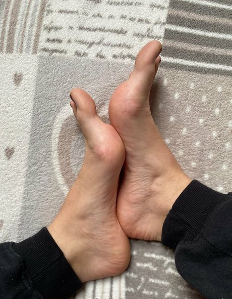 feetronnie nude actress images