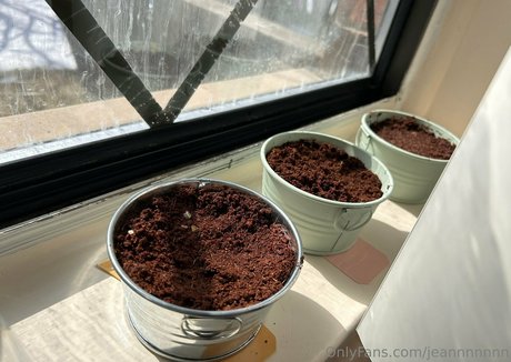 jeannnnnnn sexy actress pic