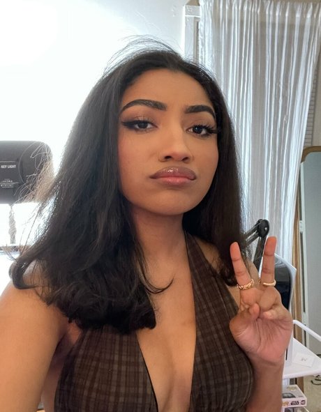 krystalogy nude pornstar photos