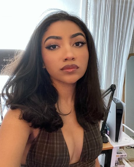 krystalogy star porn galleries