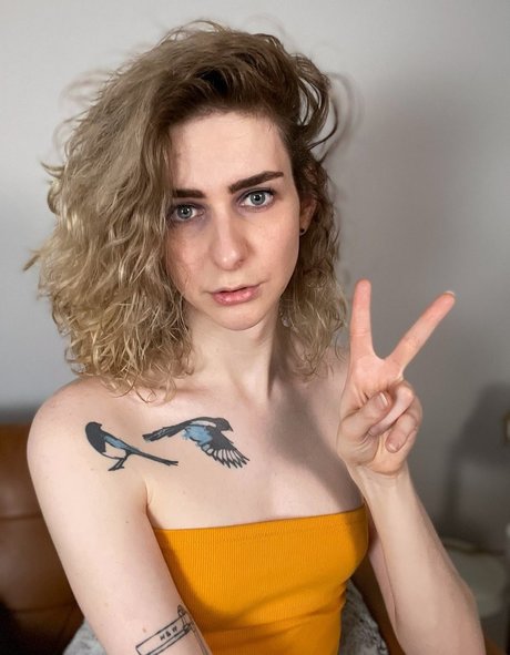 Miss Crows Nest erotic model photos