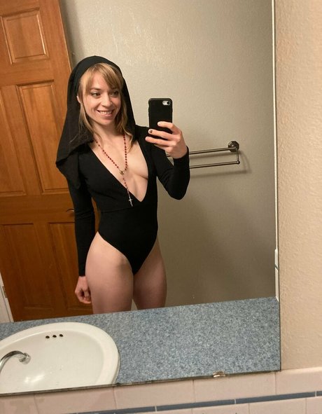 madygoeswest star pretty image