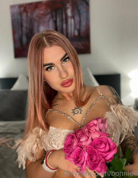 bonniell nude star images