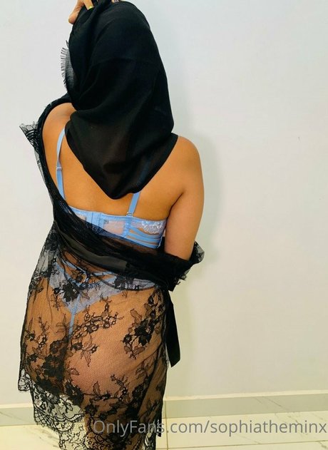 sophiatheminx naked model picture